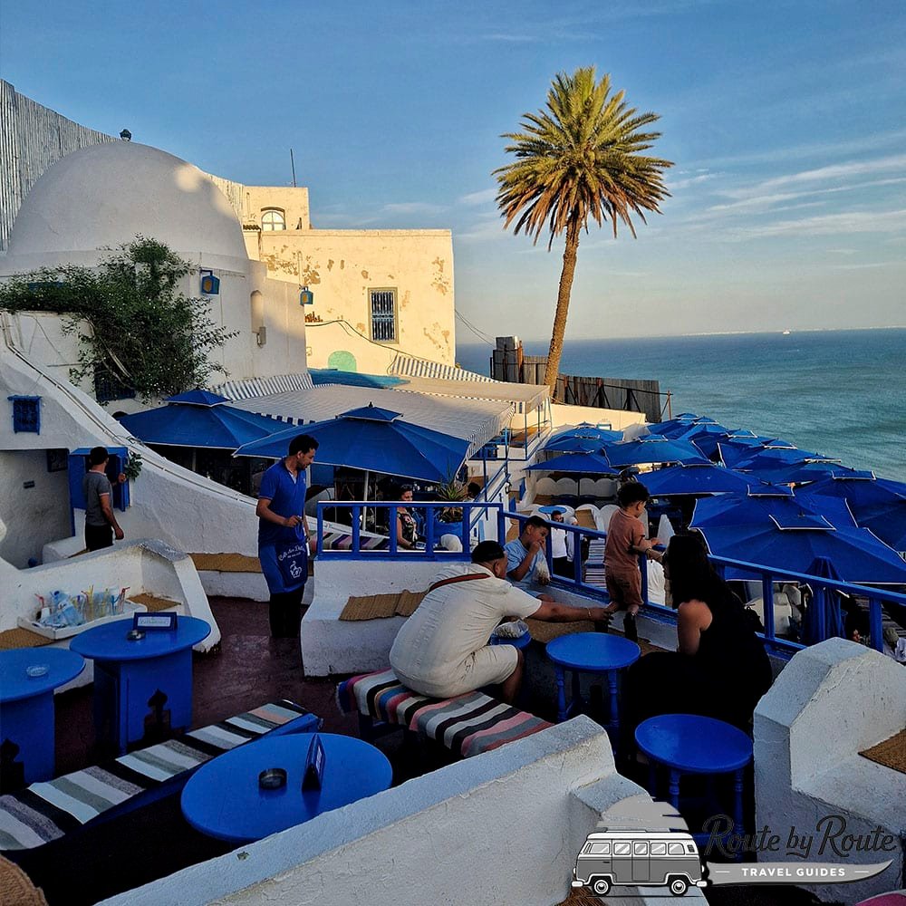 Atardecer con vistas al mar desde el Café des Délices en Sidi Bou Said