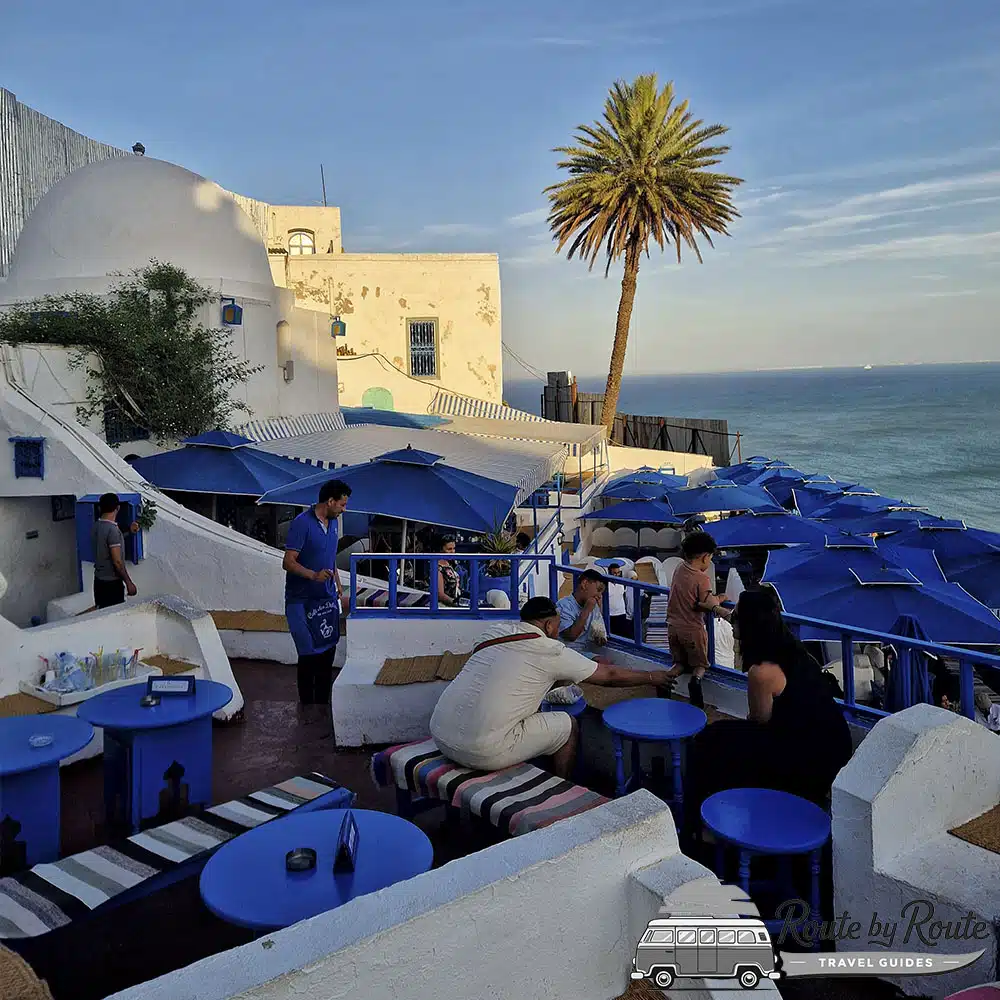 Atardecer con vistas al mar desde el Café des Délices en Sidi Bou Said