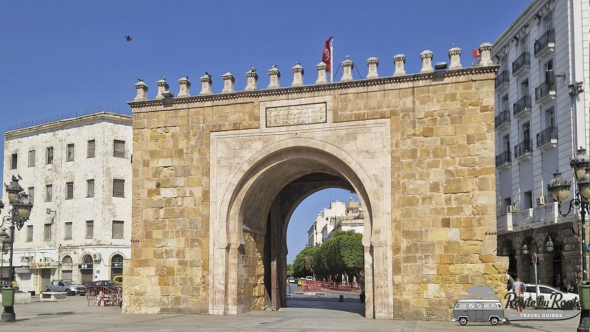 Arco de la Puerta del Mar (Bab el Bhar) entrada principal a la Medina de Túnez.