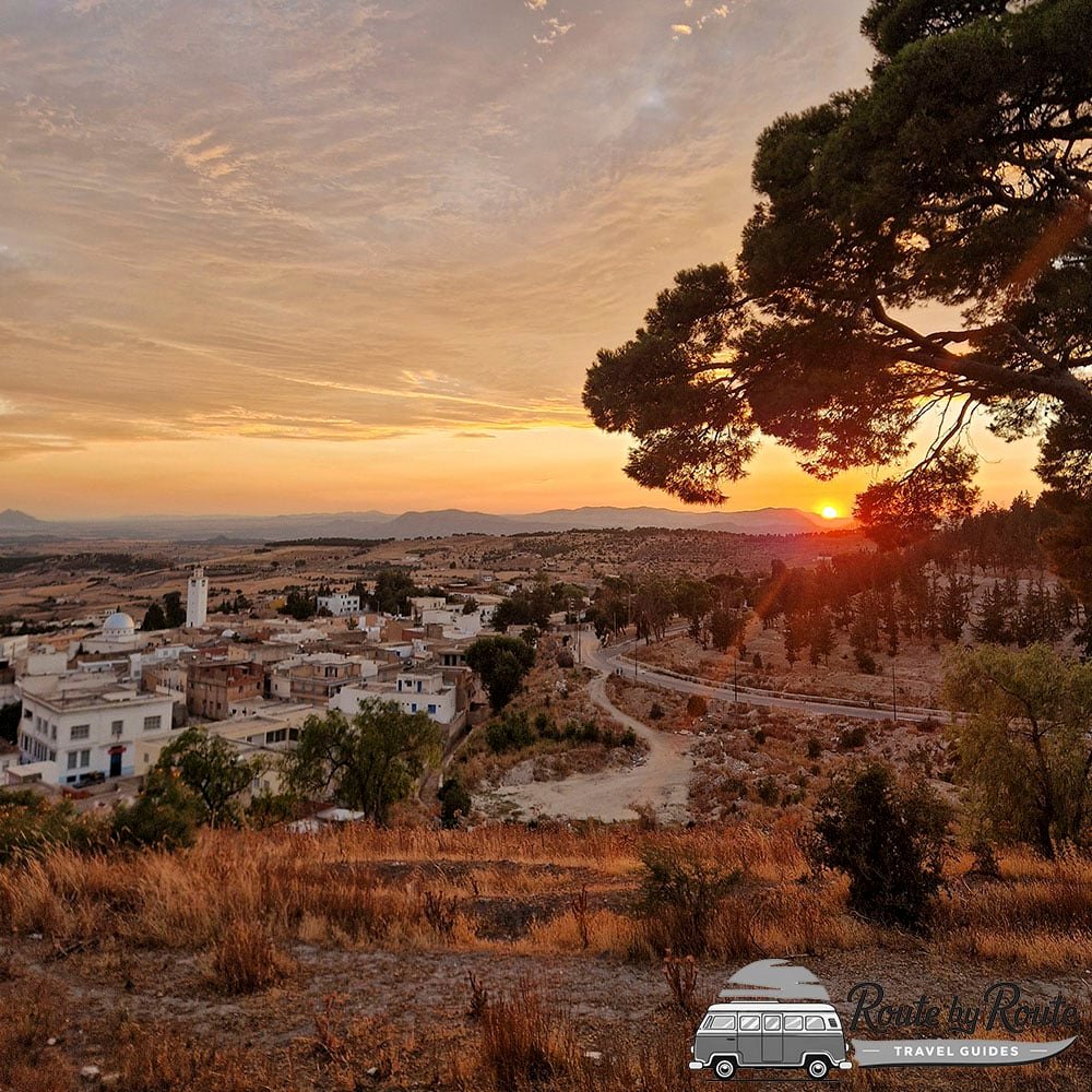 Vistas panorámicas al atardecer desde la fortaleza Kasbah de El Kef