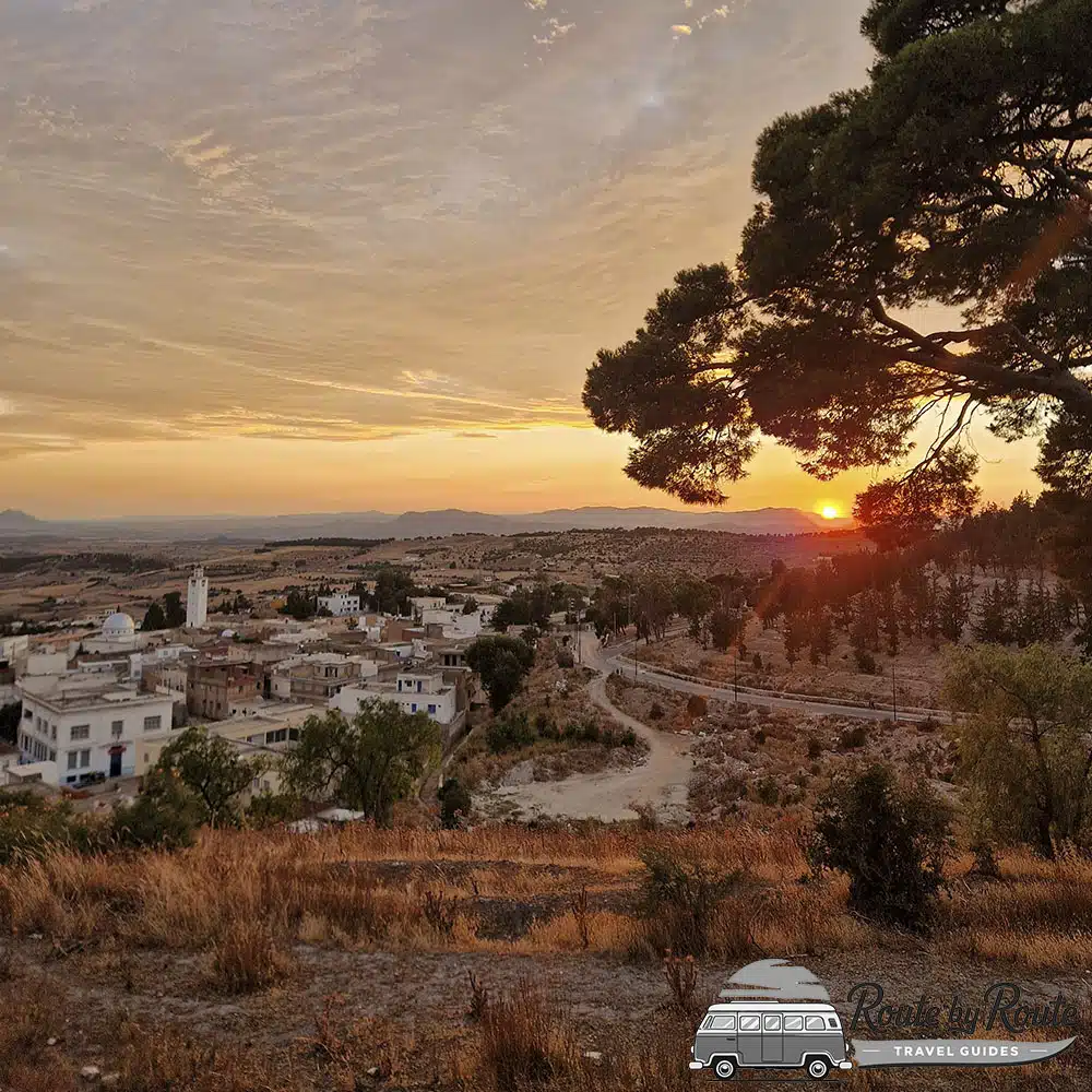 Vistas panorámicas al atardecer desde la fortaleza Kasbah de El Kef