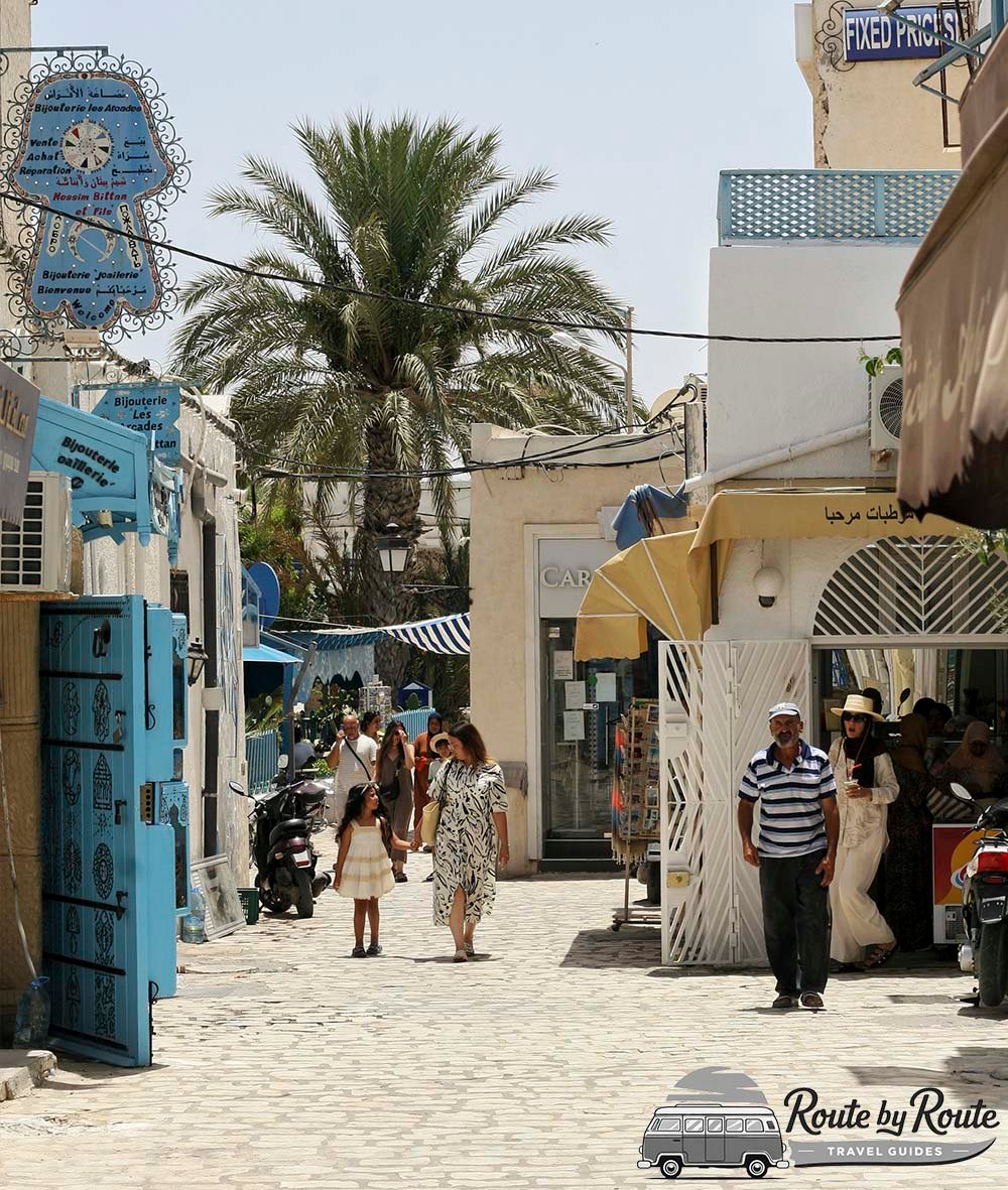 Mercados y zocos tradicionales llenos de artesanía en Houmt Souk, isla de Djerba