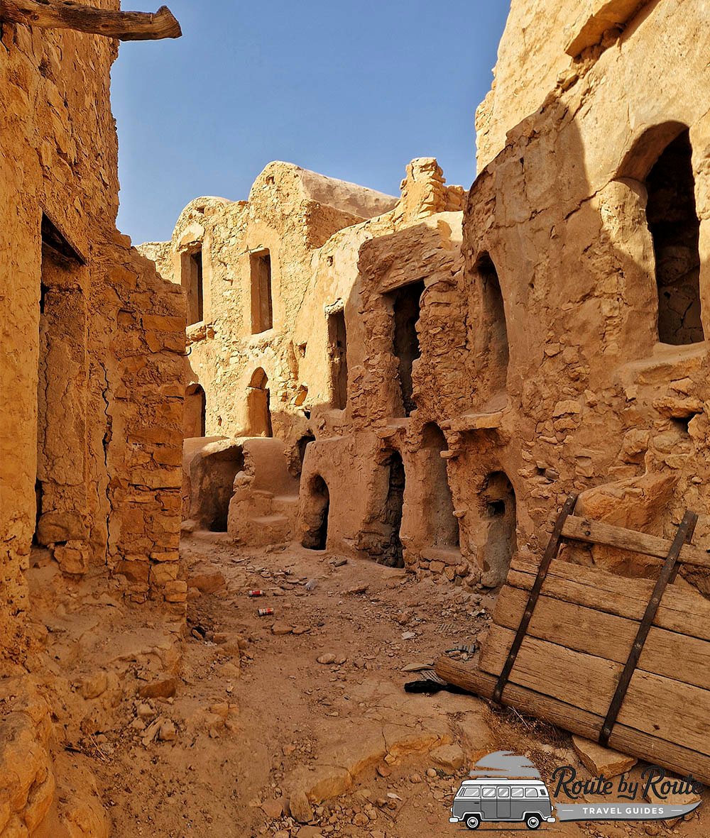 Ruinas y graneros fortificados en Ksar Mgabla, cerca de Tataouine