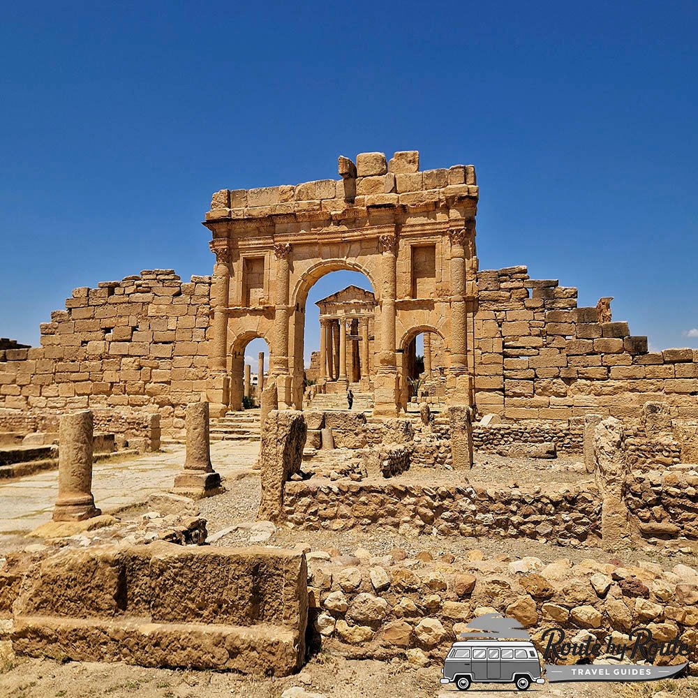 Ruinas de los tres templos del foro romano de Sbeitla, viaje a Túnez en coche