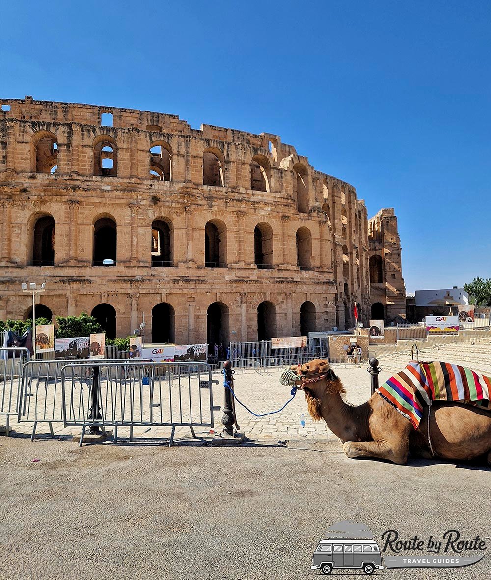 Imponente fachada del anfiteatro romano de El Djem, el más grande de África
